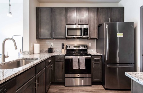 Hurstbourne Apartment | Luxury 1 Bedroom Apartment by Stay Gia