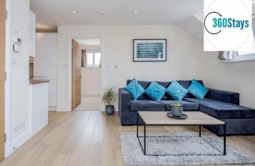 Maidenhead Apartment | Luxury 1 Bedroom Apartment 06 with Parking in Maidenhead by 360stays