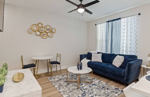 Gotha Apartment | Luxury 1 Bedroom Apartment close to Windermere & Wintergarden