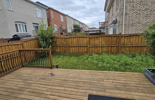 Ajax Apartment | Luxury 1 Bedroom apartment with private backyard