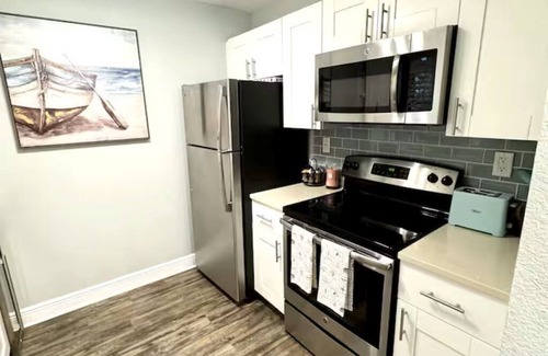 North Redington Beach Condo | Luxury 1/1 Condo Fully Upgraded Rite Near Beach Access