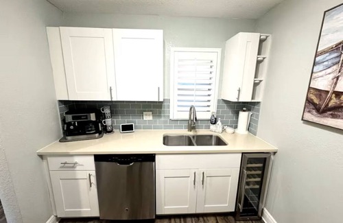 North Redington Beach Condo | Luxury 1/1 Condo Fully Upgraded Rite Near Beach Access