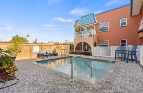 North Redington Beach Condo | Luxury 1/1 Condo Fully Upgraded Rite Near Beach Access