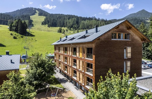 Buerserberg Apartment | Luxury 10-person apartment in the holiday park Landal Brandnertal