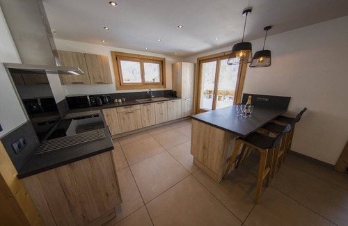 Morzine Ski Chalet | Luxury 12 person Mountain Chalet with XL Hot Tub, Large Garden & Amazing Views