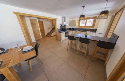 Morzine Ski Chalet | Luxury 12 person Mountain Chalet with XL Hot Tub, Large Garden & Amazing Views
