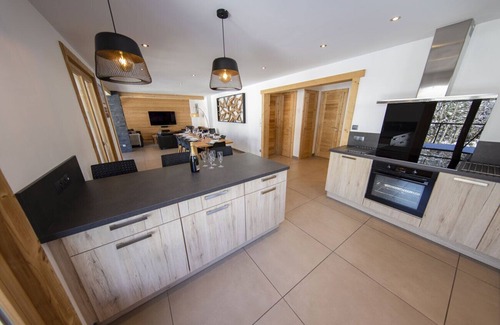 Morzine Ski Chalet | Luxury 12 person Mountain Chalet with XL Hot Tub, Large Garden & Amazing Views