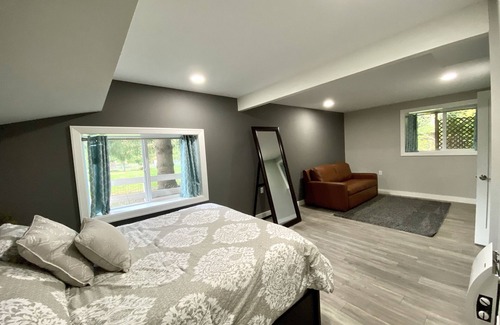 Newcastle House | Luxury 1400 sq ft apartment in quiet neighborhood