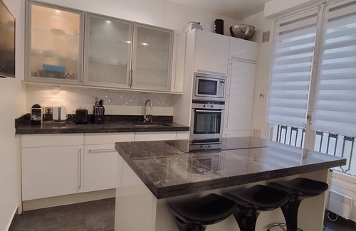 Faubourg-du-Roule Apartment | Luxury 1500sqft with A/C on Champs Elysées