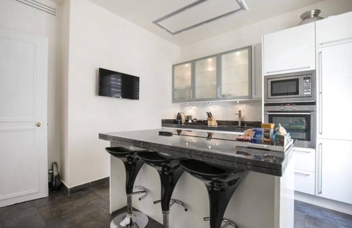 Faubourg-du-Roule Apartment | Luxury 1500sqft with A/C on Champs Elysées