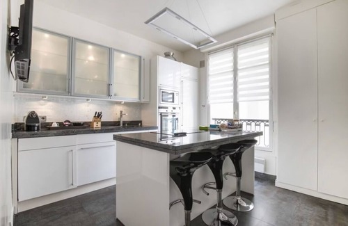 Faubourg-du-Roule Apartment | Luxury 1500sqft with A/C on Champs Elysées