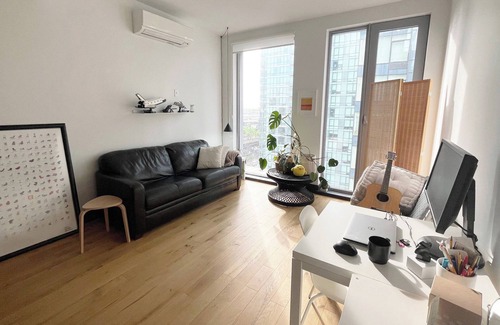 Hunters Point Apartment | Luxury 1B apartment in LIC. 15 minute to central park and midtown Manhattan!