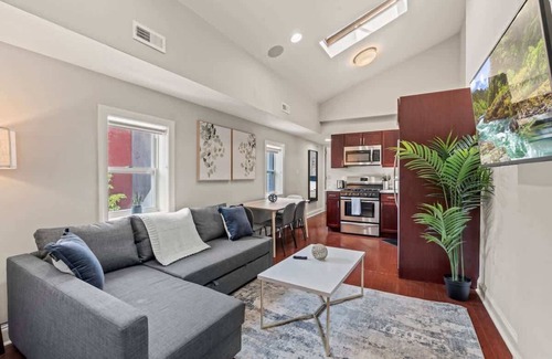 Southwark Apartment | Luxury 1BD | 2 Beds | Queens Village