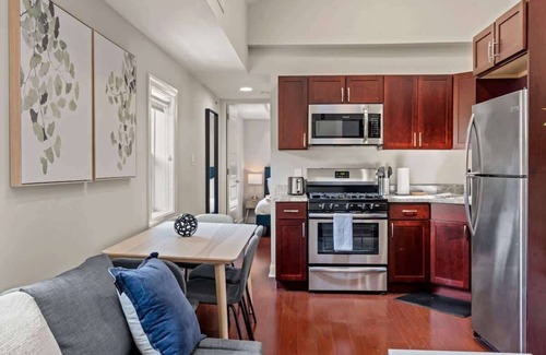Southwark Apartment | Luxury 1BD | 2 Beds | Queens Village