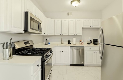 Southwark Apartment | Luxury 1BD | 3 Beds | Queens Village