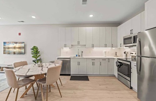 Northern Liberties Apartment | Luxury 1BD | 3 Beds | Northern Liberties