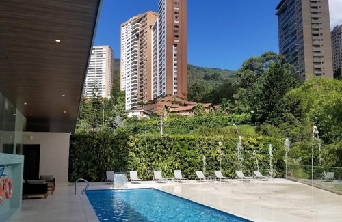 Los Naranjos Apartment | Luxury 1BD Apartment. Close to all!