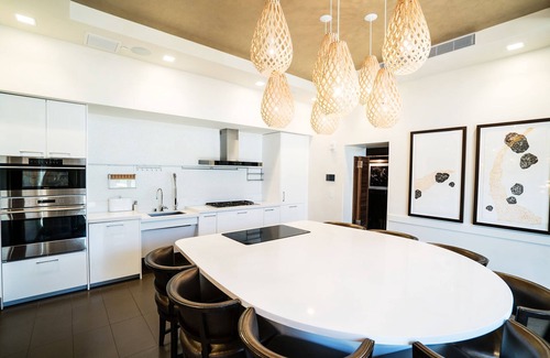Ala Moana Condo | Luxury 1BD in ONE ALA MOANA with Beautiful View and Room with Free Parking!