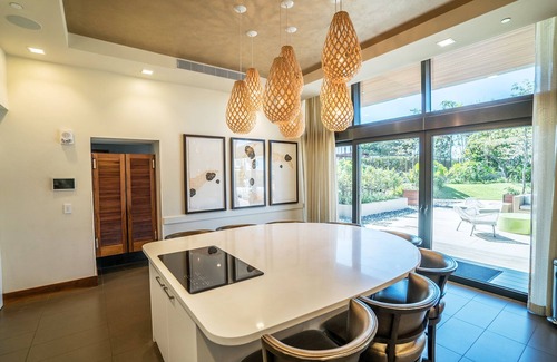 Ala Moana Condo | Luxury 1BD in ONE ALA MOANA with Beautiful View and Room with Free Parking!