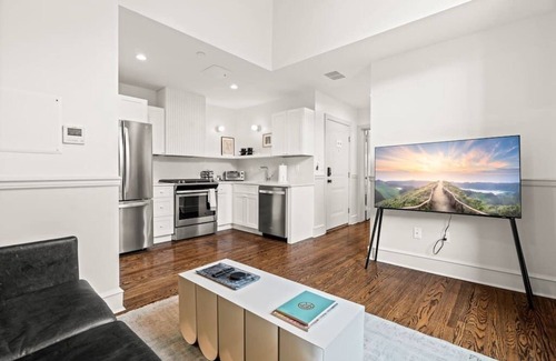 Fitler Square Apartment | Luxury 1BD Rittenhouse Sq. | Hosted By Stay Rafa