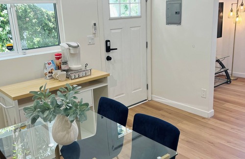 Silver Lake House | Luxury 1BD Silver Lake Retreat. Private Stay in a Prime Location & Mountain View