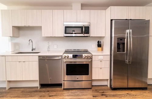 Downtown Apartment | Luxury 1BR Apt with City Views – Walk to Alderney