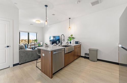 Everett Apartment | Luxury 1BR Close to Boston 5367