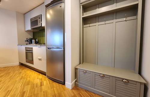 Gastown Apartment | Luxury 1BR Gastown Condo | Water Views + Contactless Check-In | Parking Nearby