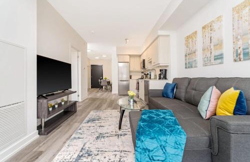 Kitchener Apartment | Luxury 1BR King Bed Unit - Private Balcony