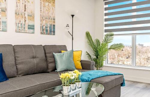 Kitchener Apartment | Luxury 1BR King Bed Unit - Private Balcony