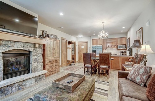 River Run Condo | Luxury 1BR Lone Eagle ski-in, ski-out condo w/- hot tub & heated pool!