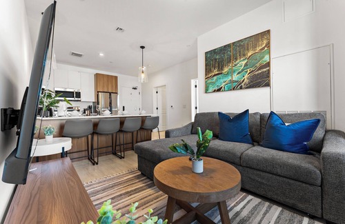 Everett Apartment | Luxury 1BR near Boston 9107