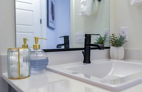 Downtown Apartment | Luxury 1BR Suite Bakersfield California