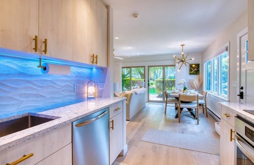 Sag Harbor House | Luxury 1BR Townhouse in Sag Harbor Walk to Dining & Waterfront