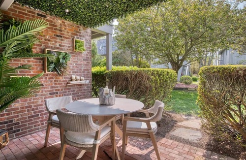 Sag Harbor House | Luxury 1BR Townhouse in Sag Harbor Walk to Dining & Waterfront
