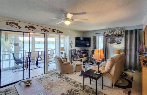 Welaka Condo | Luxury 1BR Waterfront Condo on St Johns River