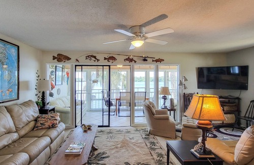 Welaka Condo | Luxury 1BR Waterfront Condo on St Johns River