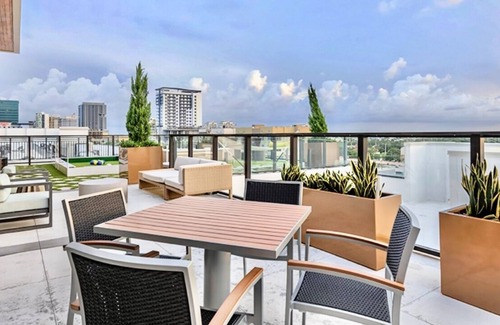 Flagler Village Apartment | LUXURY 2/2 DOWNTOWN FORT LAUDERDALE NEAR LAS OLAS (ROOFTOP POOL)