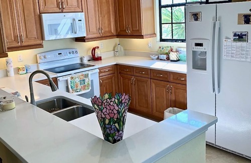 Biggar Apartment | Luxury 2/2 Paseo Condo on Quad with Balconies overlooking Park and Pond