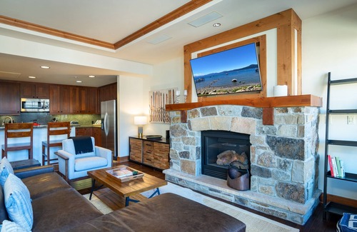 Truckee Condo | Luxury 2 BD/2 BA in the Heart of the Village at Northstar!
