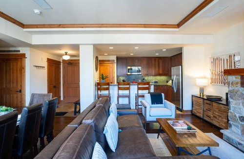 Truckee Condo | Luxury 2 BD/2 BA in the Heart of the Village at Northstar!