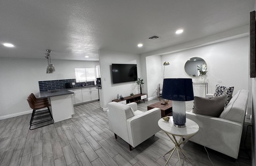 Las Vegas House | Luxury 2 Bed 1Bath Monthly.