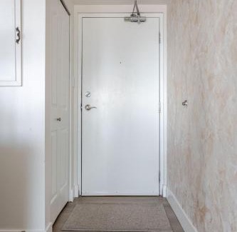 Crosstown Apartment | Luxury 2 Bed 2 Bath Condo Downtown Vancouver with Free Parking