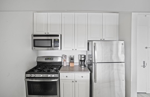 Midtown West Apartment | Luxury 2 bed 2 bath in Time Squeare
