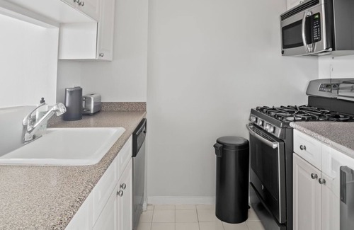 Midtown West Apartment | Luxury 2 bed 2 bath in Time Squeare