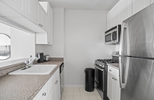 Midtown West Apartment | Luxury 2 bed 2 bath in Time Squeare