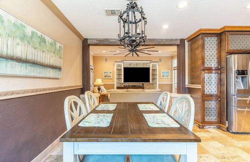 Ono Island House | Luxury 2 Bed- 80" TV- Pet Friendly- 3 mi. to Johnson Beach