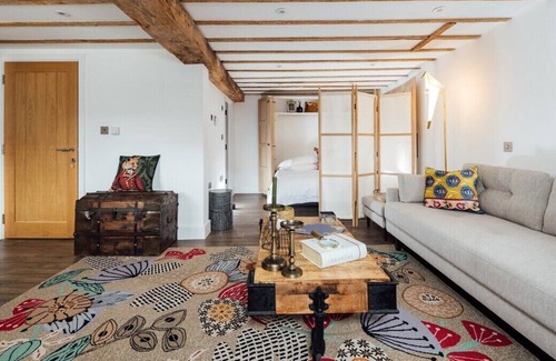 Hemel Hempstead House | Luxury 2 Bed Barn Retreat