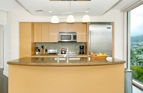 Waikiki Condo | LUXURY 2-Bed Condo, Kitchen, Wi-Fi, Parking, W/D, AC, LEGAL Monthly Rental!