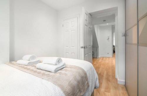 North Kensington Apartment | Luxury 2 bed Flat in Notting Hill